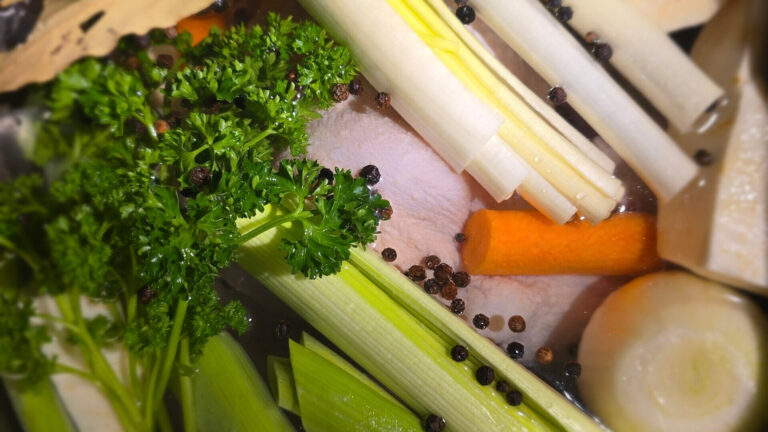 Vom Geheimnis einer klaren, goldenen Brühe